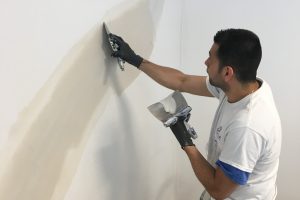 Repeindre un mur déjà peint : Ce que vous devez savoir !