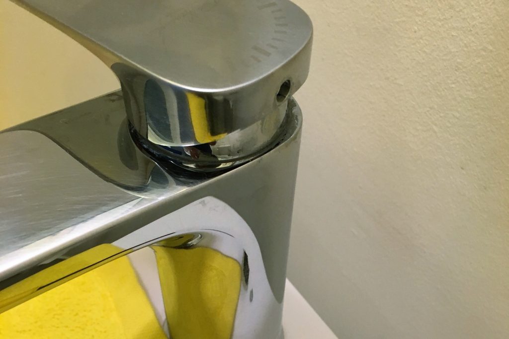 Comment remplacer un robinet mitigeur soi-même ?